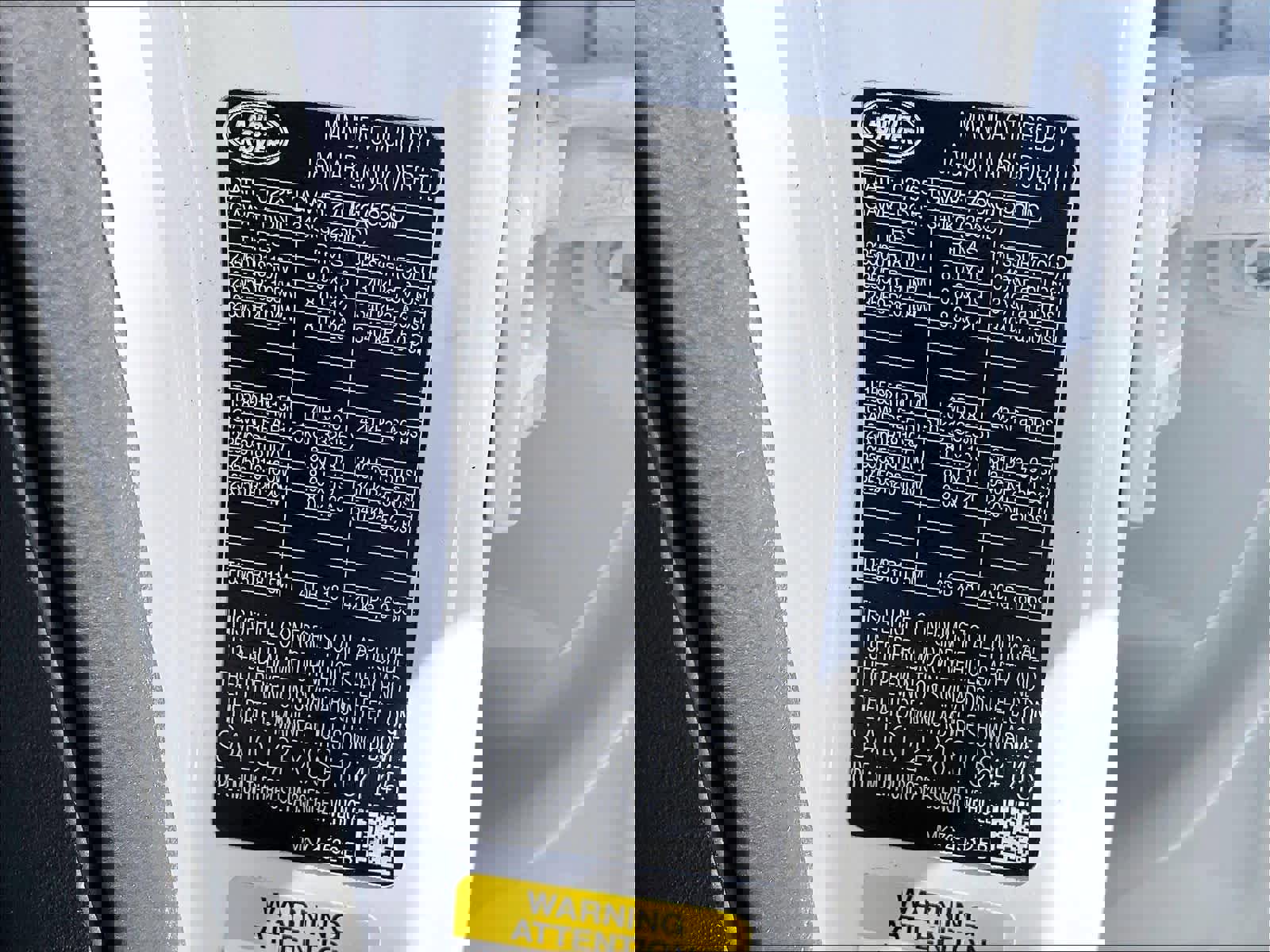 Used 2025 Land Rover Discovery Sport Dynamic SE image 33