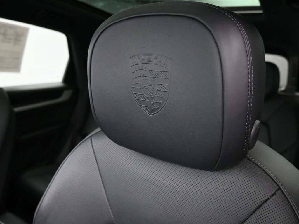 Used 2025 Porsche Cayenne S image 8