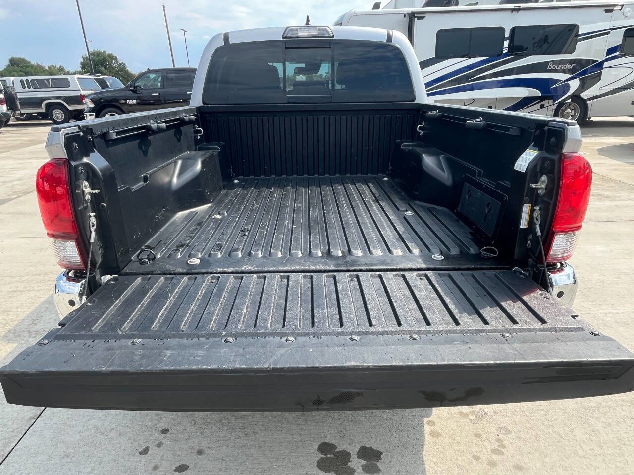 Used 2019 Toyota Tacoma SR5 image 20