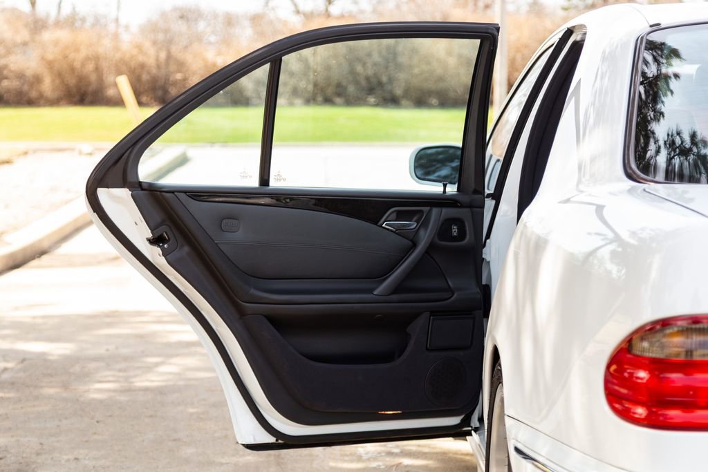 Used 2000 Mercedes-Benz E 55 AMG Sedan image 24