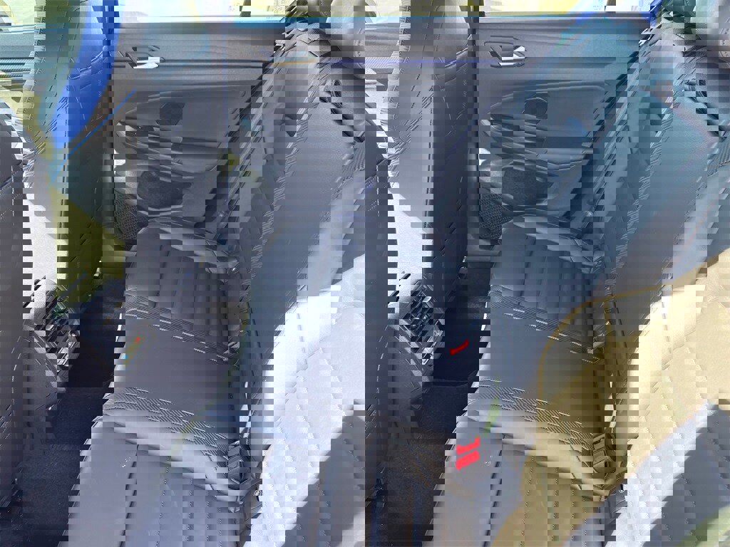 Used 2024 Volkswagen Golf R image 33