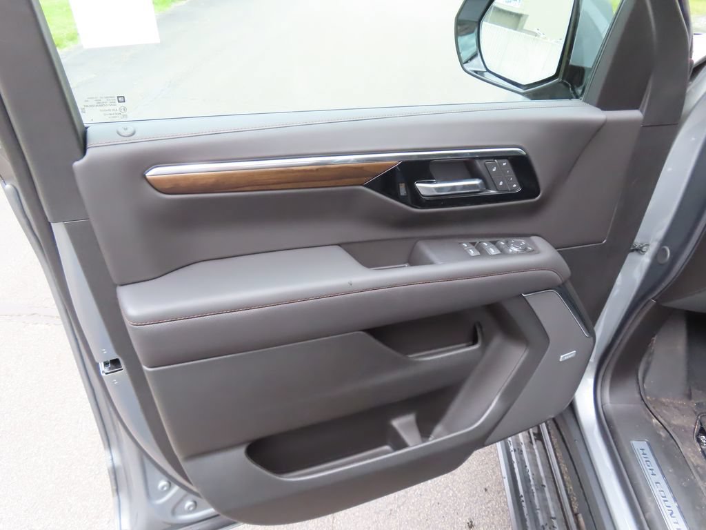 New 2026 Chevrolet Suburban High Country AWD/4WD image 26