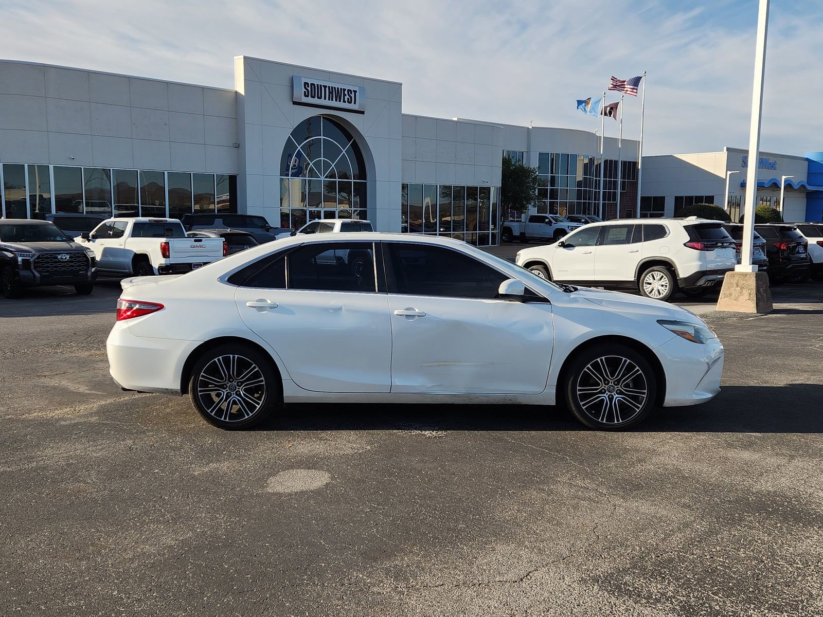 Used 2016 Toyota Camry SE image 7