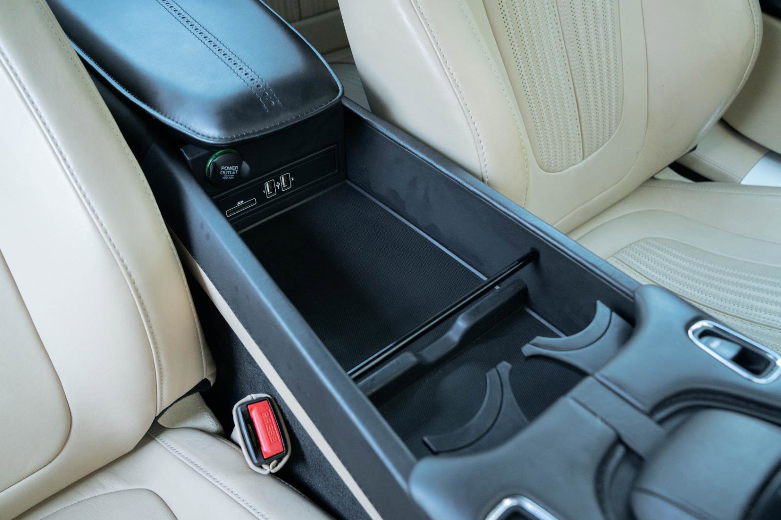 Used 2019 Aston Martin DB11 Volante image 16