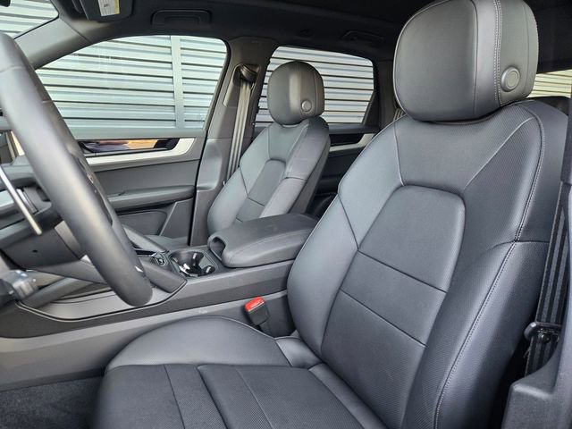 Used 2025 Porsche Cayenne image 5