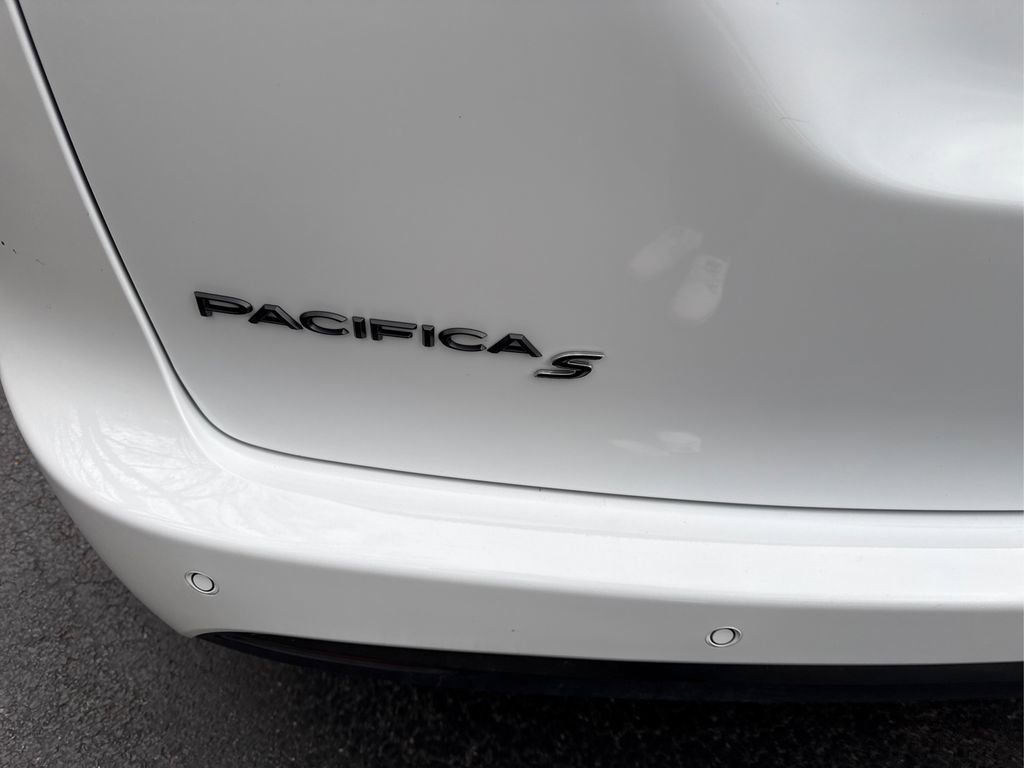 Used 2024 Chrysler Pacifica Limited w/ S Appearance Package image 15