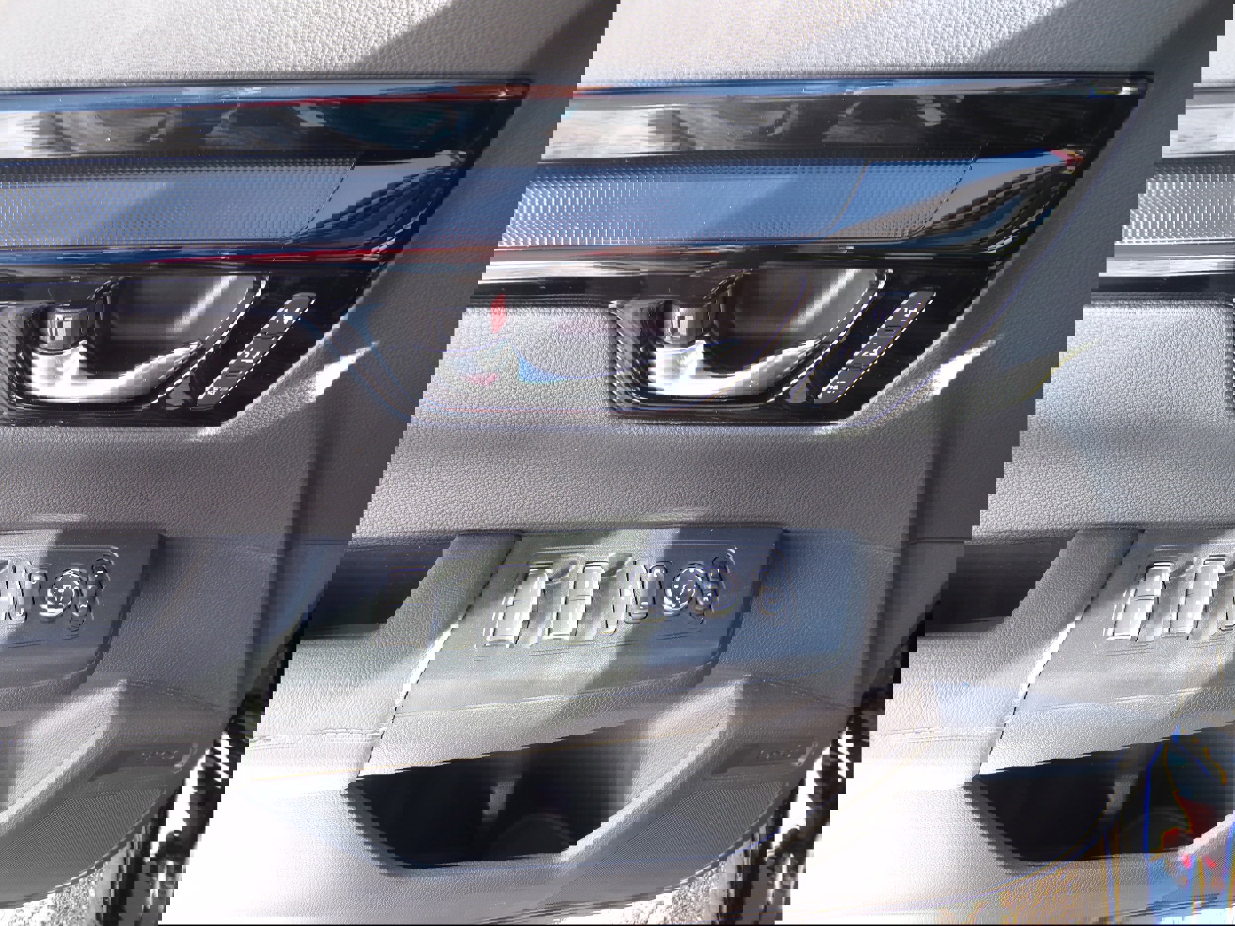 Used 2025 Honda CR-V EX-L image 13