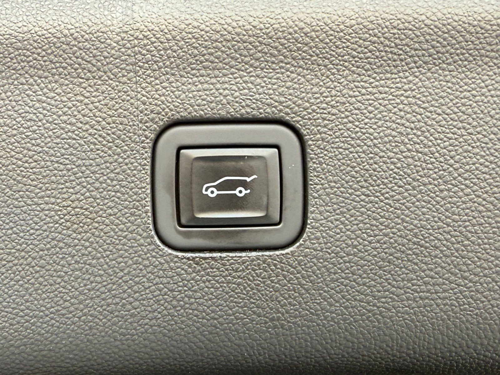 Certified 2023 Buick Enclave Avenir w/ Trailering Package, 5000 lbs. image 15