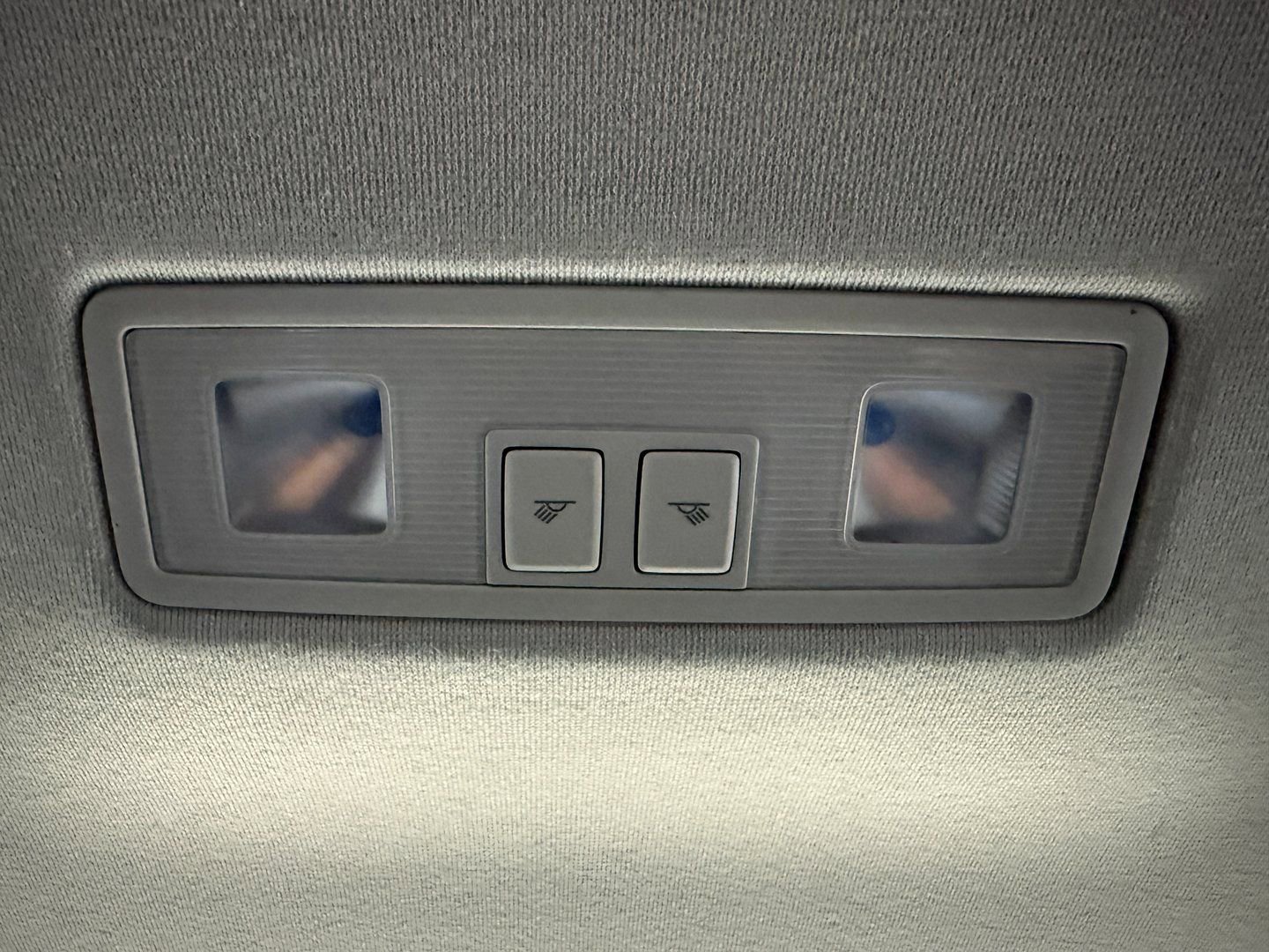 Used 2021 Volkswagen Tiguan SE image 42