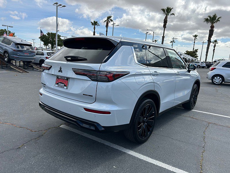 New 2026 Mitsubishi Outlander LE FWD image 11