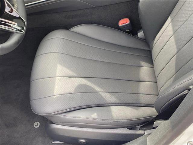 Used 2025 Mercedes-Benz E 350 4MATIC Sedan image 4