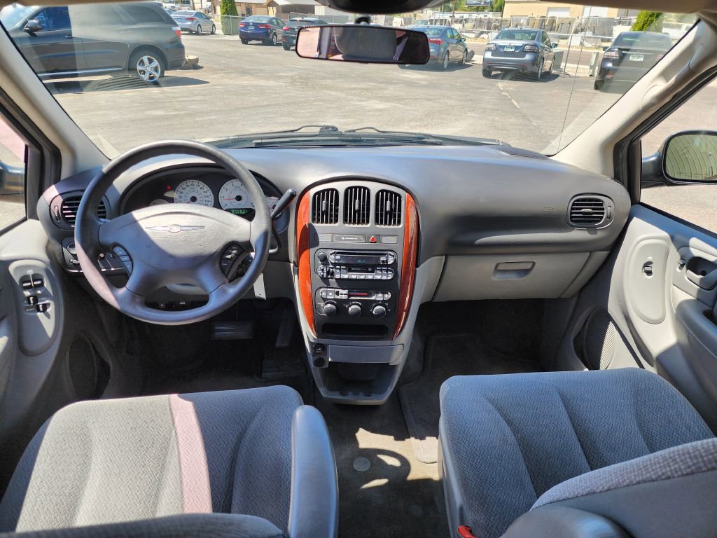 Used 2005 Chrysler Town & Country LX w/ Popular Equipment Group II image 10