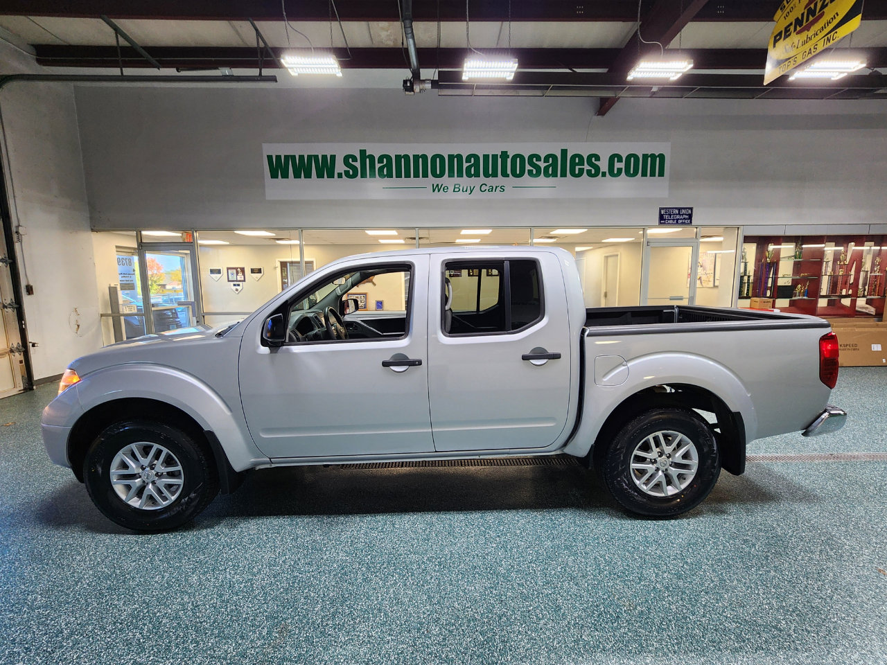 Used 2019 Nissan Frontier SV image 11