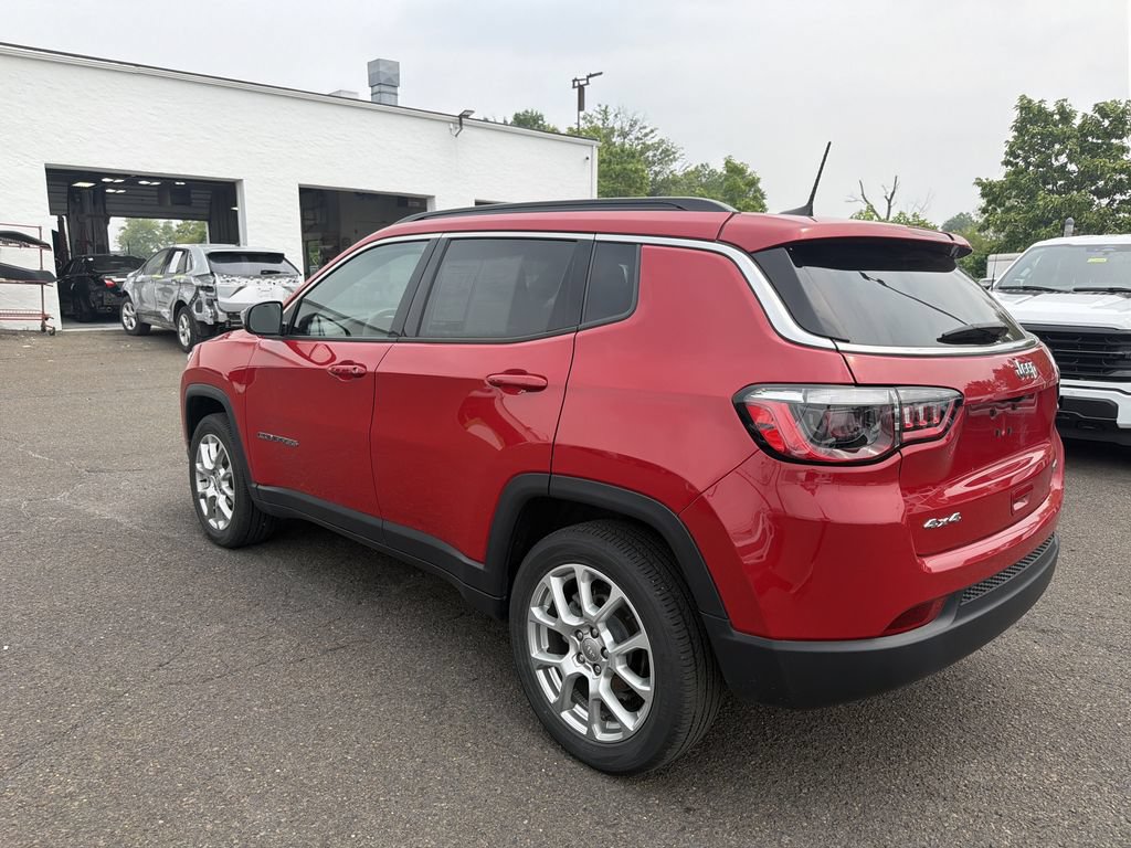 Used 2023 Jeep Compass Latitude AWD/4WD image 3