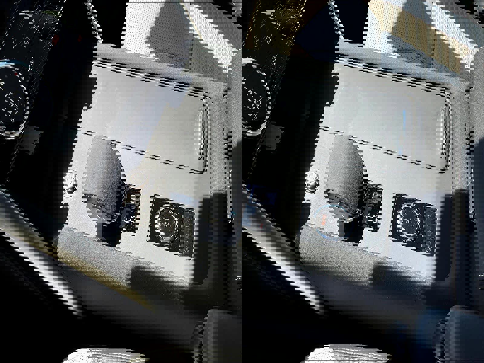 Used 2023 Land Rover Discovery HSE R-Dynamic AWD/4WD image 19