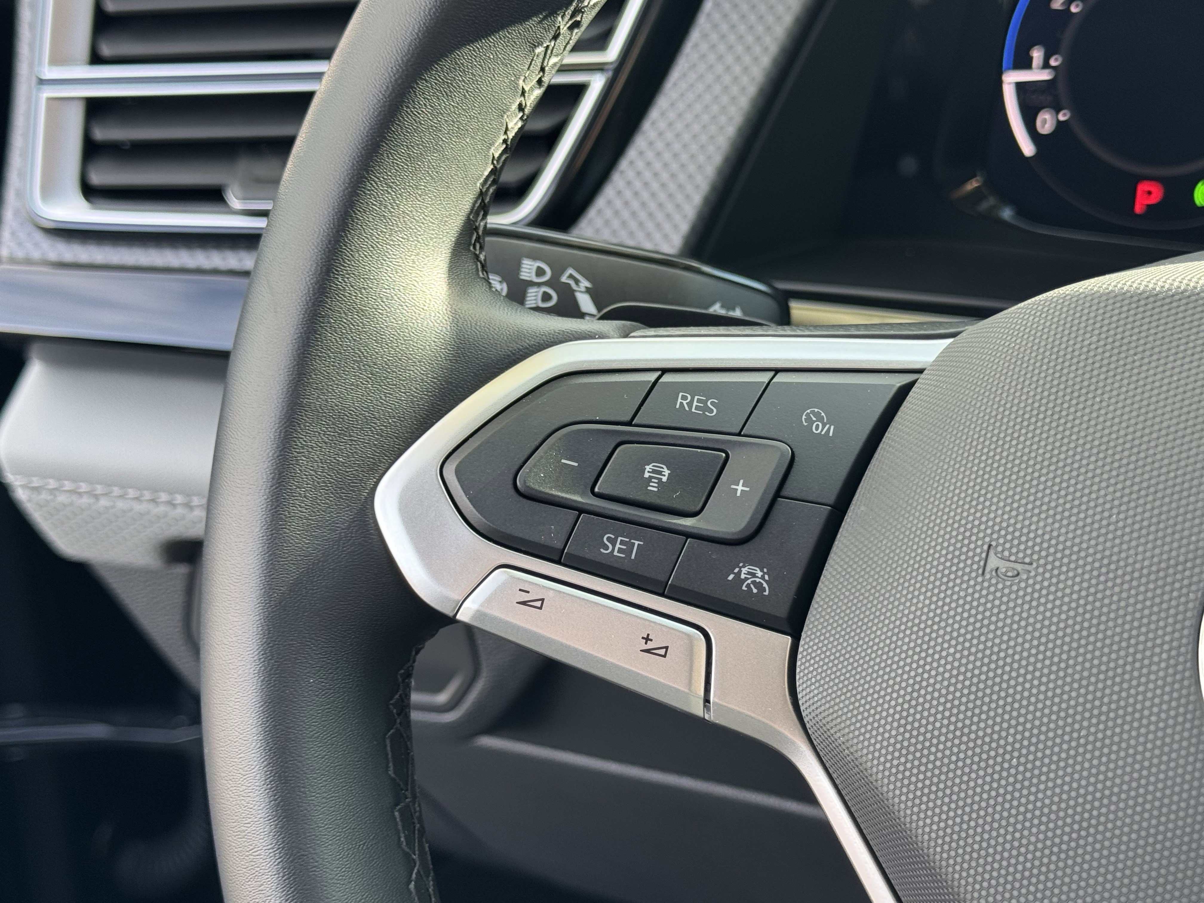 Certified 2025 Volkswagen Atlas Peak Edition SE image 21