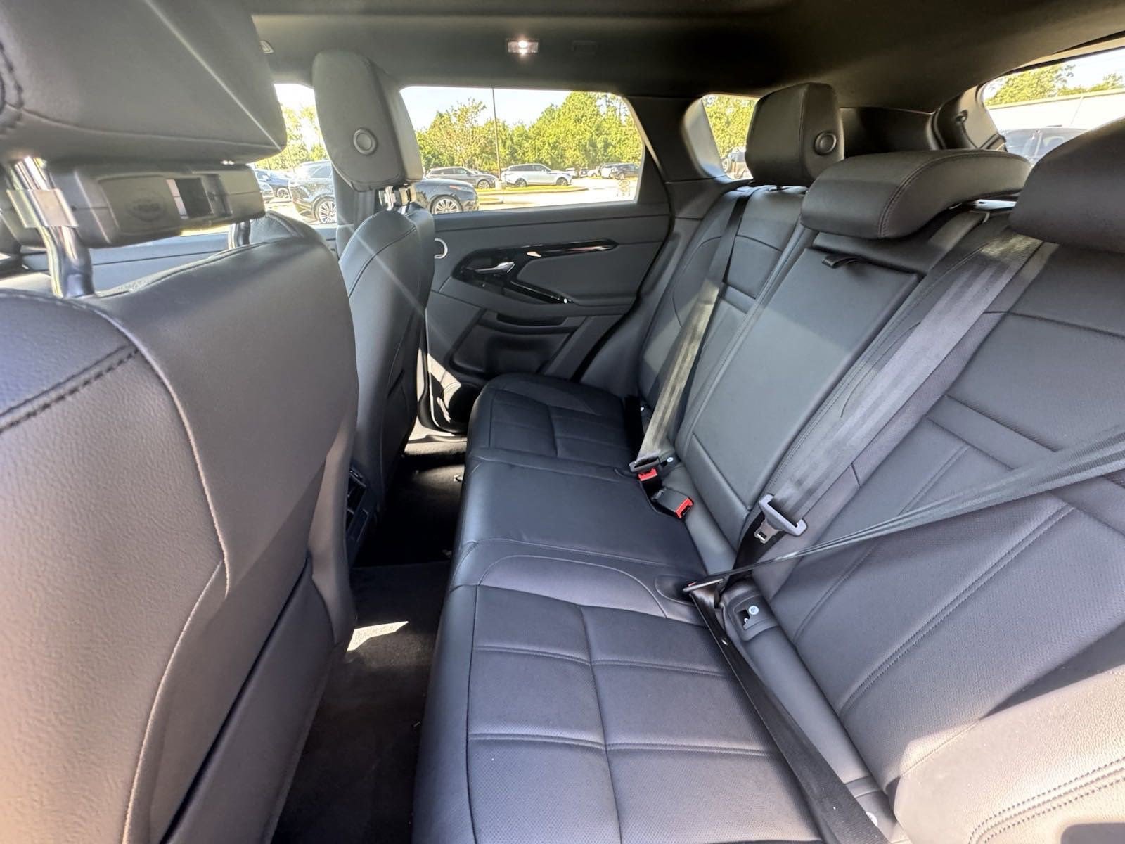 Used 2025 Land Rover Range Rover Evoque Dynamic SE image 19