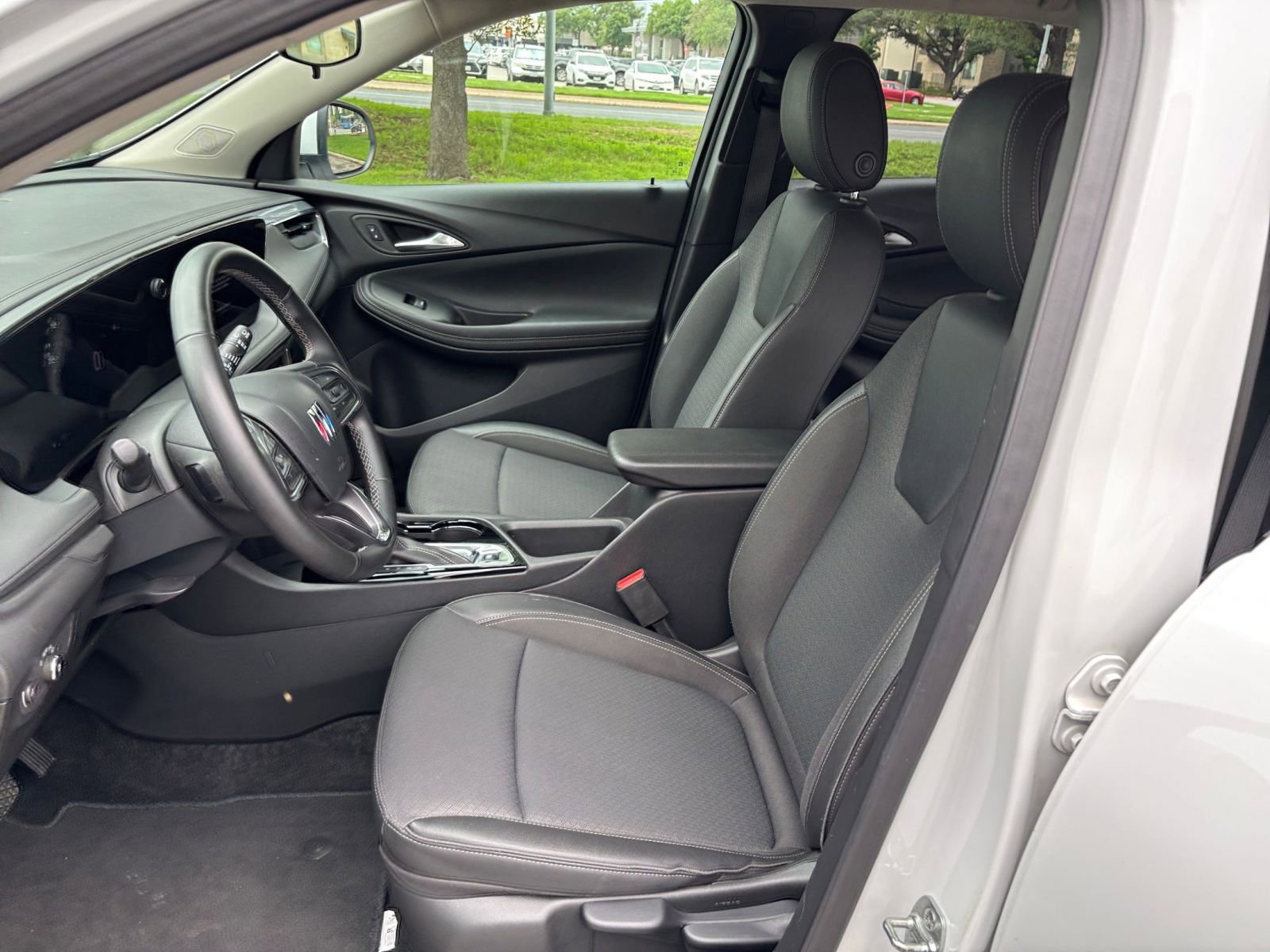 Used 2025 Buick Encore GX Preferred FWD image 31