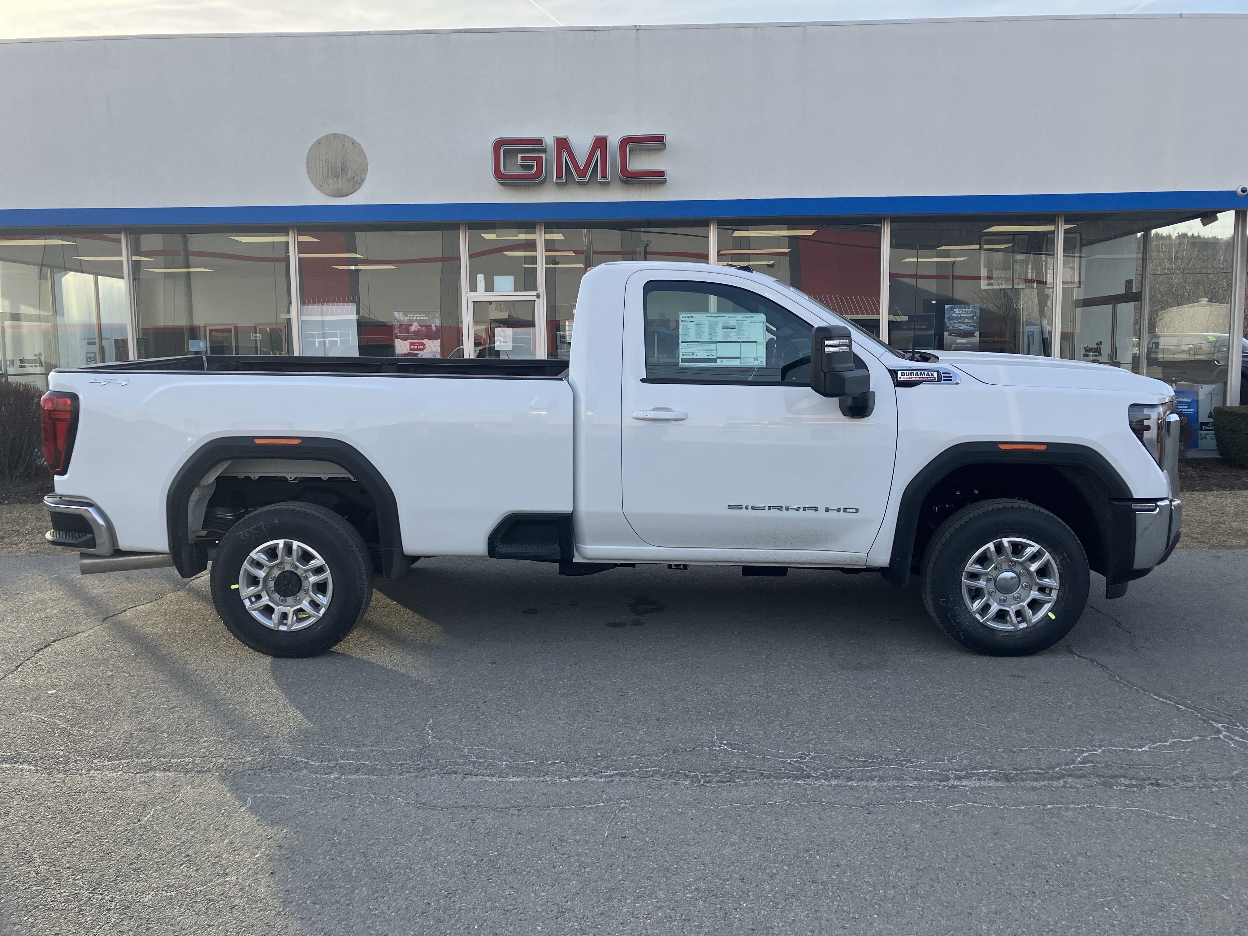 New 2025 GMC Sierra 2500 SLE image 2