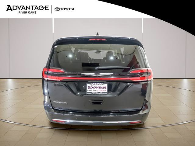 Used 2023 Chrysler Pacifica Touring-L FWD image 6