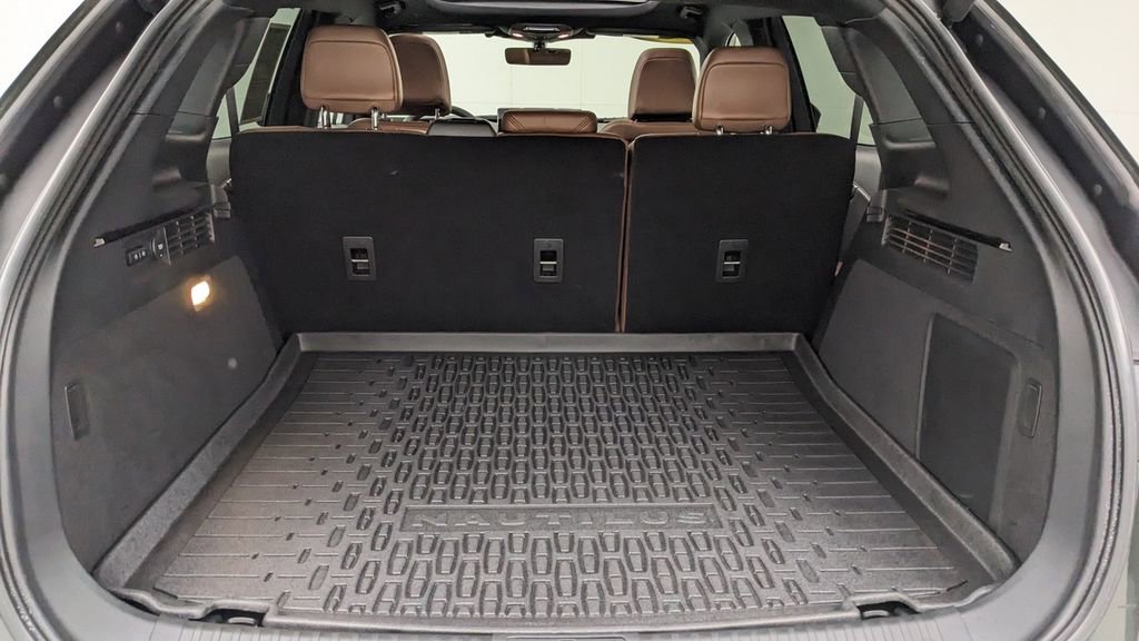 Used 2023 Lincoln Nautilus Reserve w/ Luxury Package image 8