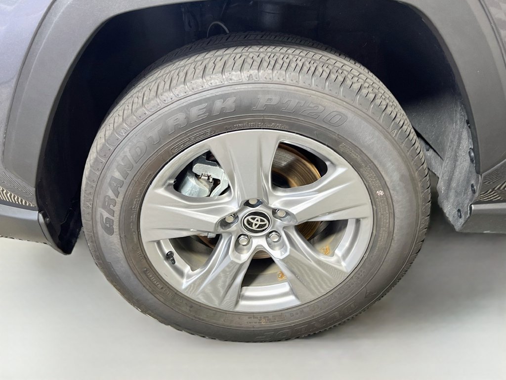 Used 2025 Toyota RAV4 XLE FWD image 11