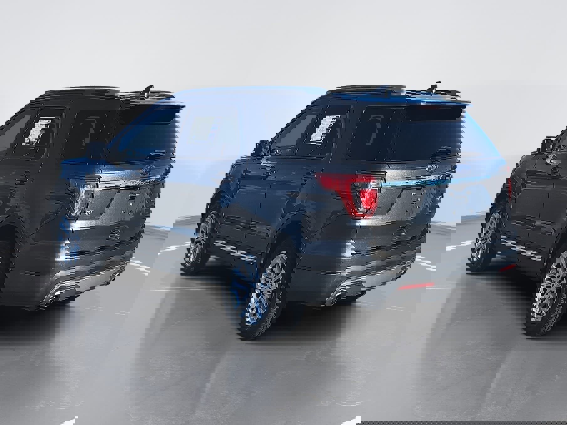 Used 2016 Ford Explorer XLT w/ Equipment Group 202A image 5