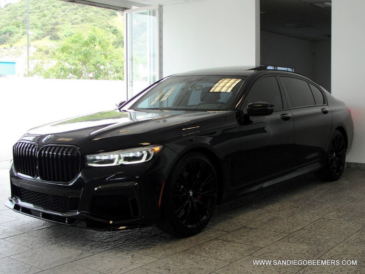 Used 2022 BMW 740i w/ M Sport Package image 21