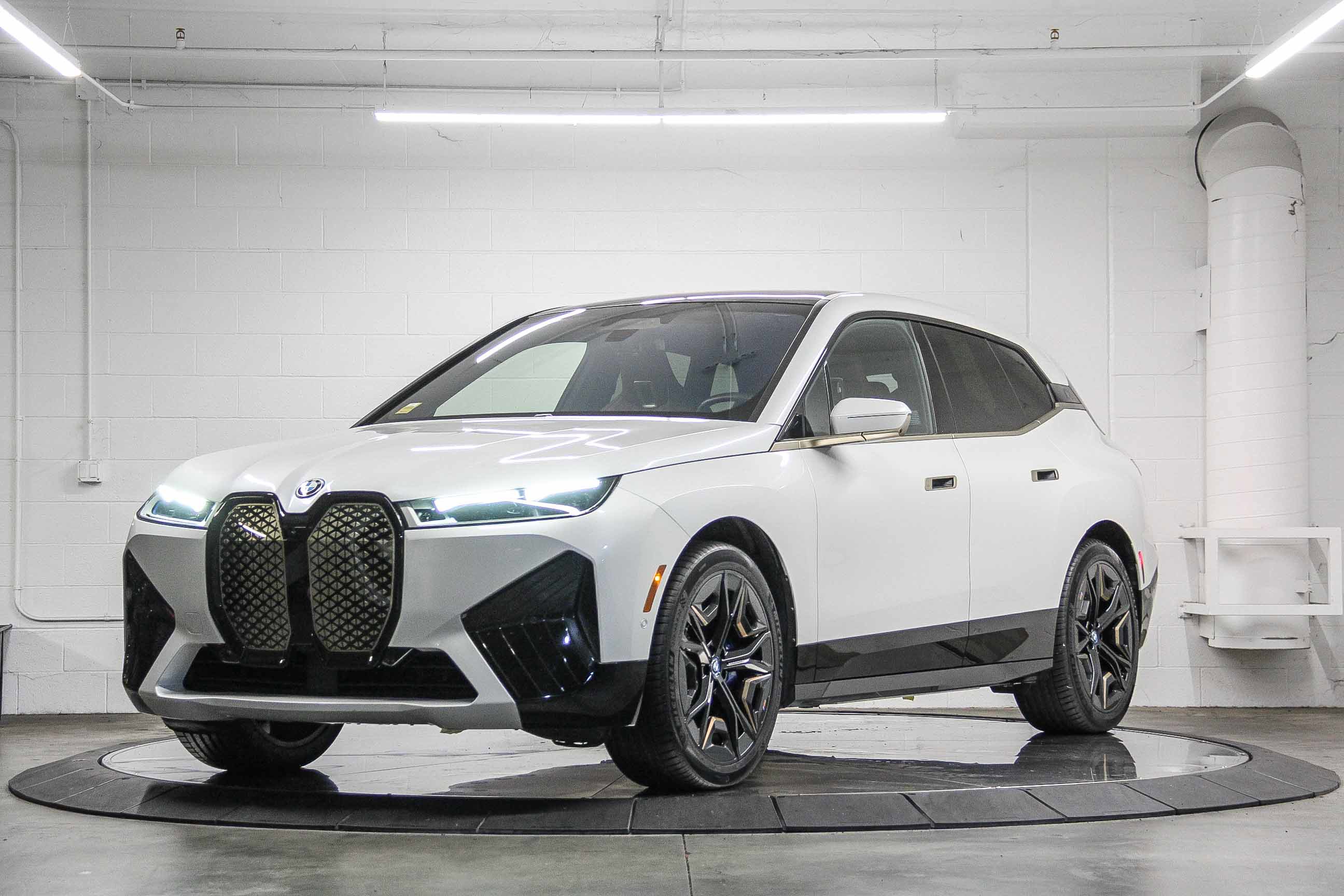 Certified 2023 BMW iX M60 w/ Executive Package AWD/4WD image 3