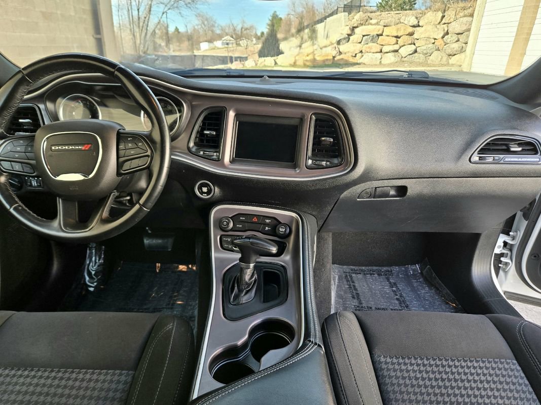 Used 2022 Dodge Challenger SXT image 22