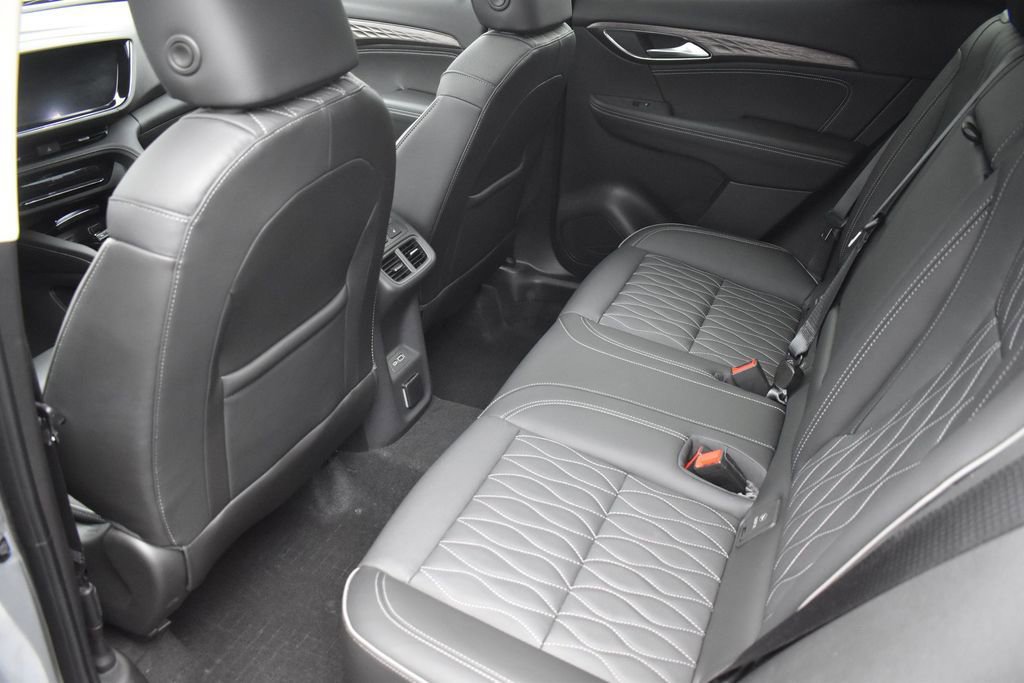 Used 2023 Buick Envision Avenir AWD/4WD image 27