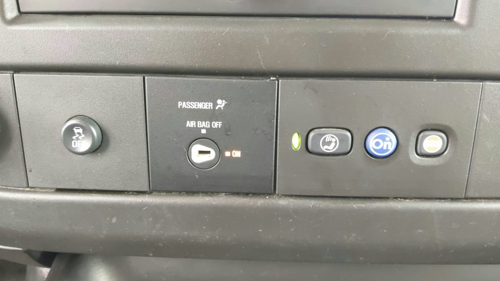 Used 2019 Chevrolet Express 3500 Extended w/ Driver Convenience Package RWD image 26