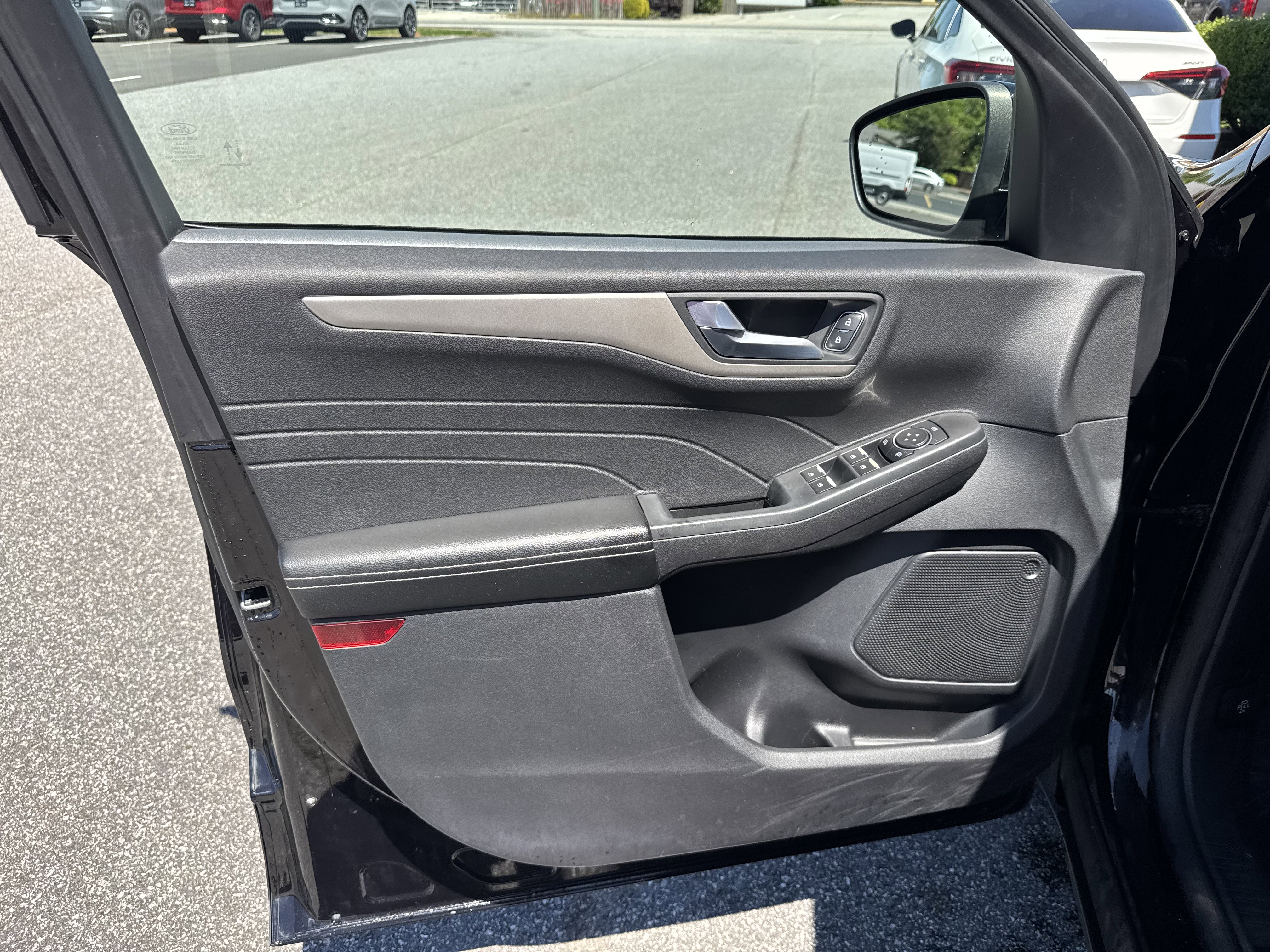 Used 2021 Ford Escape SE w/ Convenience Package FWD image 6