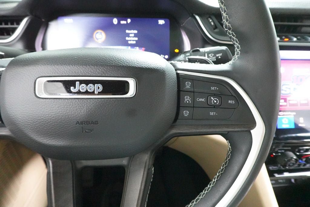 Used 2023 Jeep Grand Cherokee L Limited AWD/4WD image 14