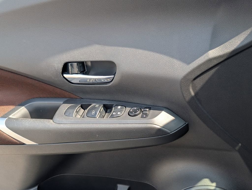 Used 2021 Nissan Kicks SR image 24