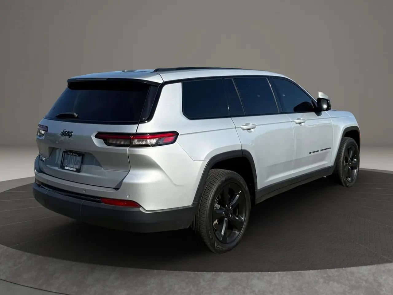 Used 2024 Jeep Grand Cherokee L Altitude AWD/4WD image 5