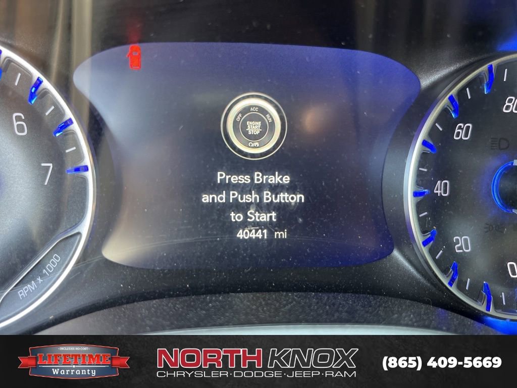 Used 2024 Chrysler Pacifica Touring-L image 5