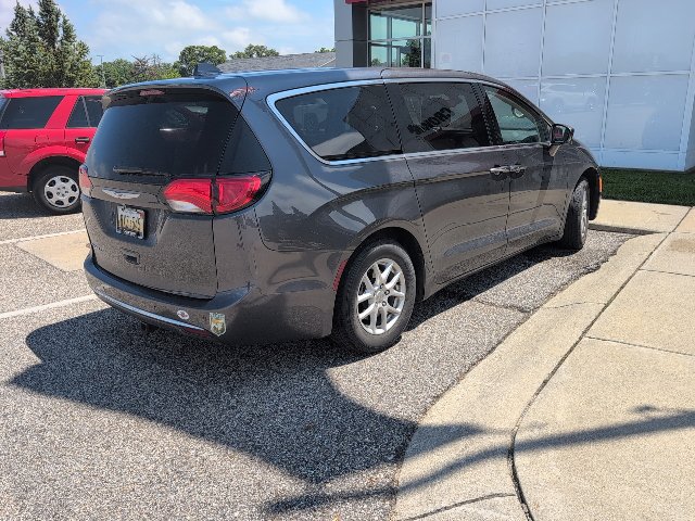Used 2020 Chrysler Pacifica Touring w/ Cold Weather Group FWD image 7