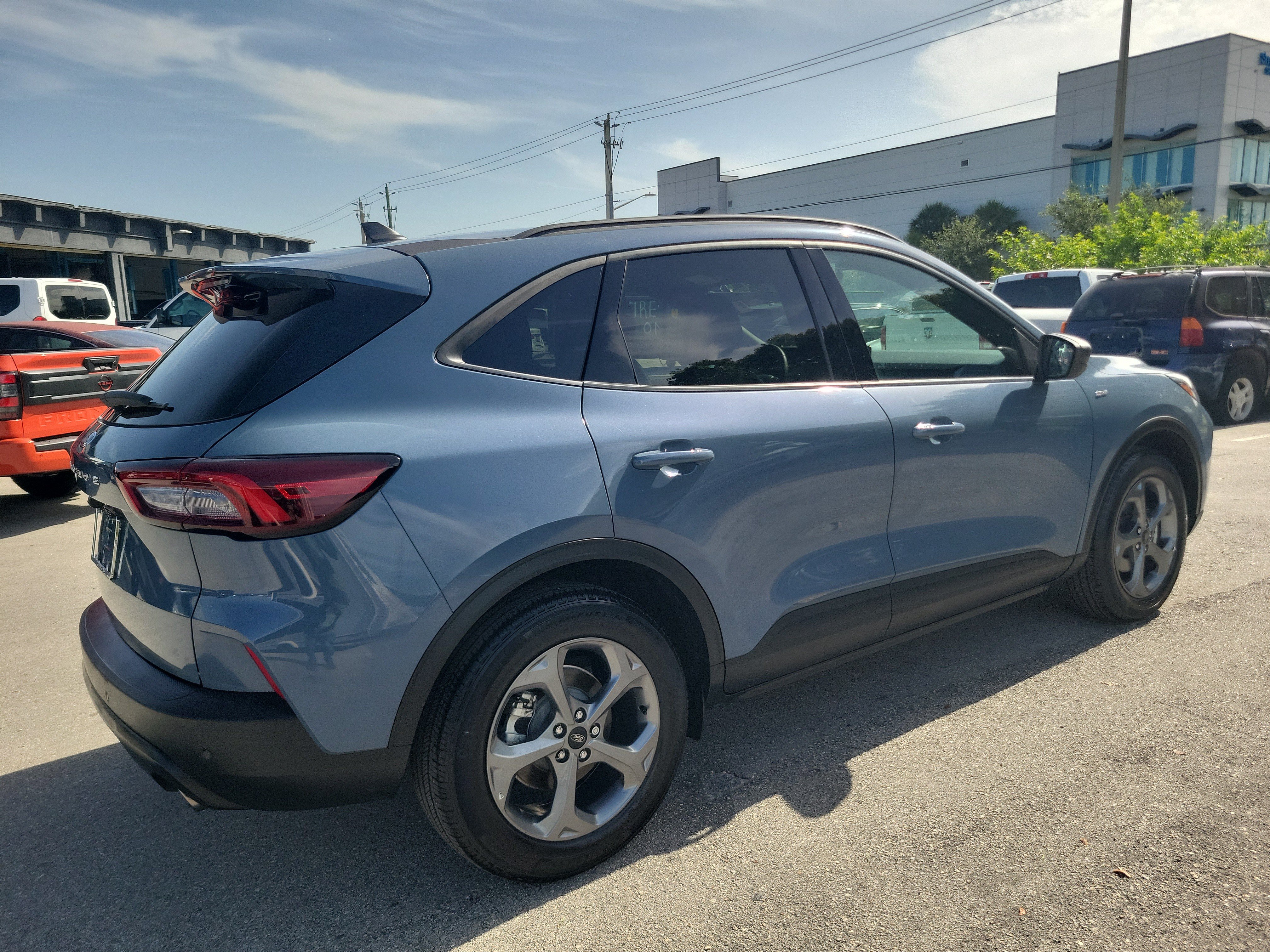 Used 2025 Ford Escape ST-Line w/ Tech Pack #1 FWD image 5