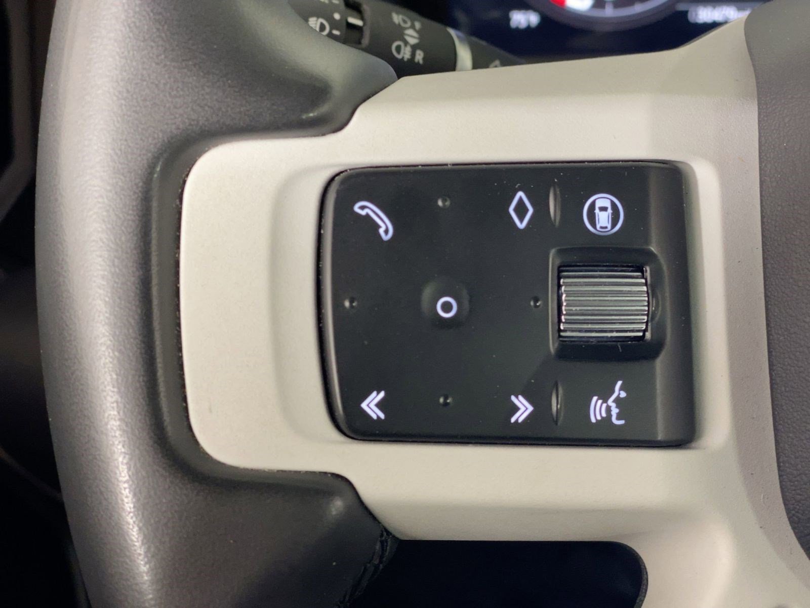 Used 2025 Land Rover Defender 110 S image 14