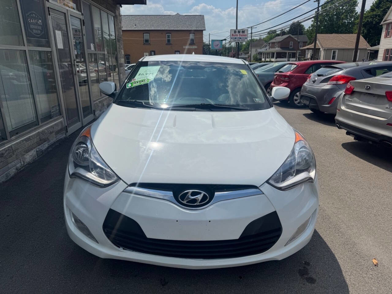 Used 2017 Hyundai Veloster FWD image 2