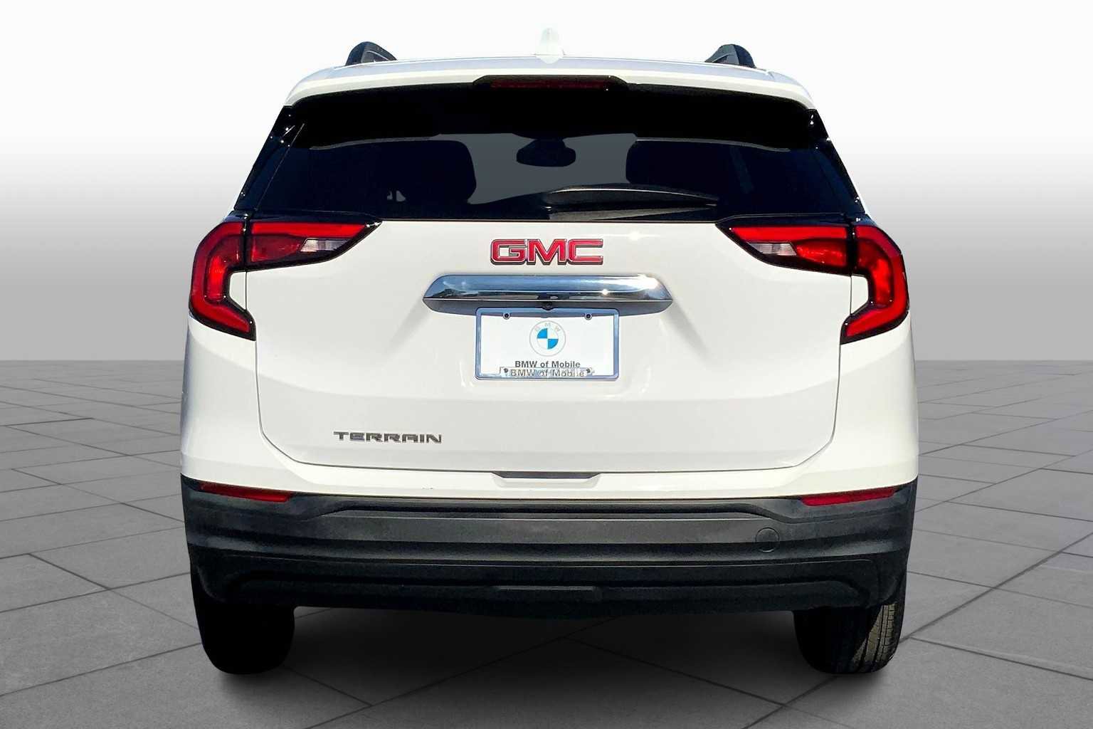 Used 2020 GMC Terrain SLE w/ Driver Convenience Package image 4