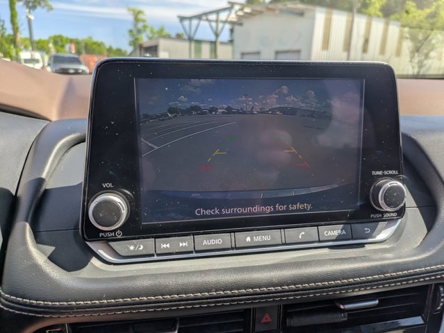 Used 2023 Nissan Rogue SV image 13