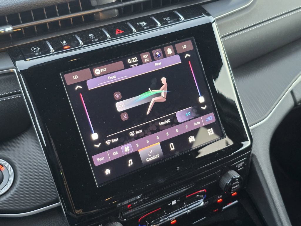 Used 2025 Jeep Grand Cherokee L Laredo image 23