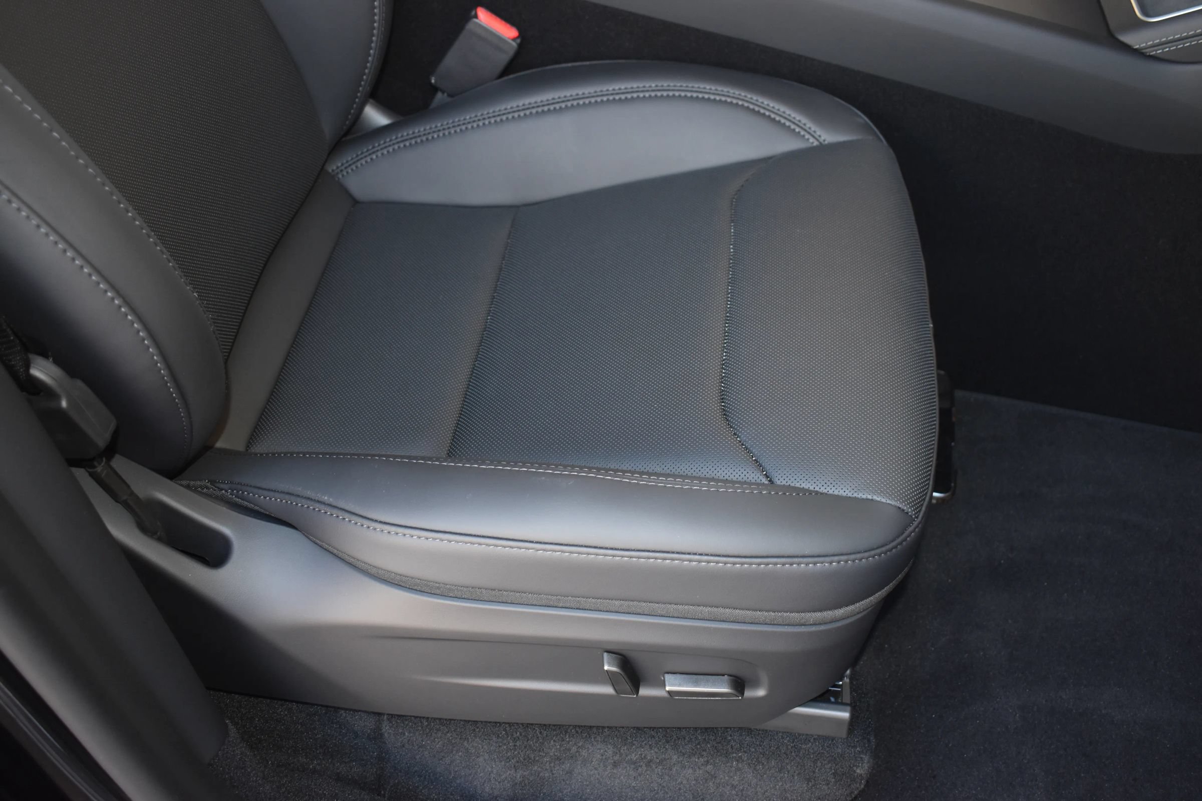 Used 2026 Tesla Model Y Long Range RWD image 14
