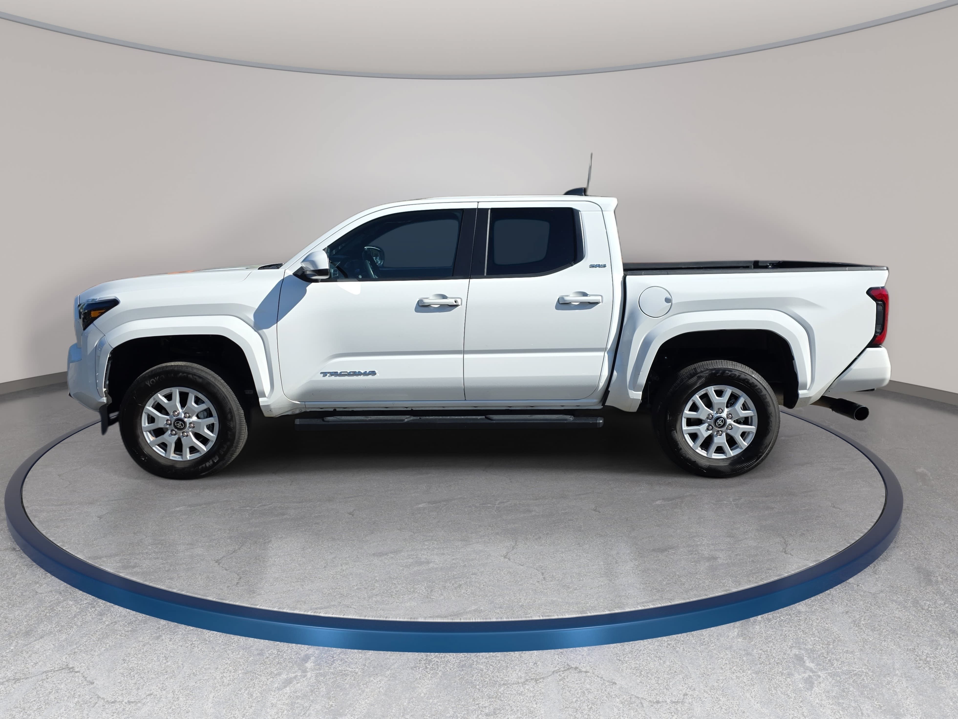 Used 2024 Toyota Tacoma SR5 w/ SR5 Upgrade Package RWD image 8