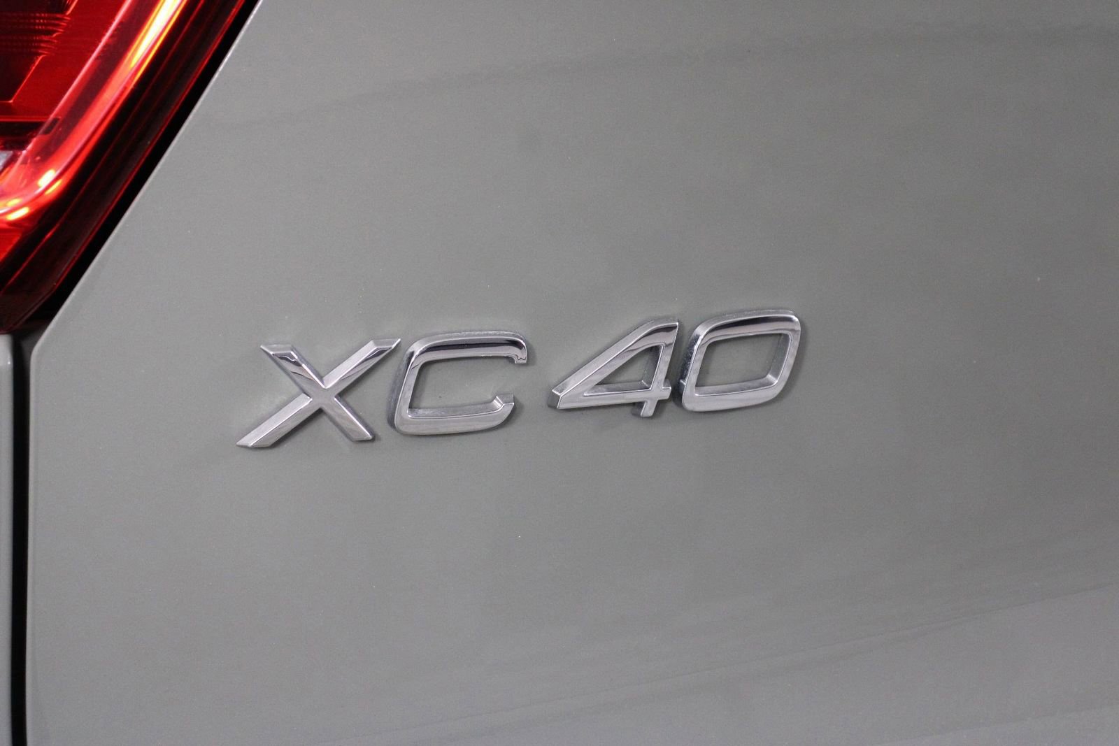 Certified 2025 Volvo XC40 B5 Plus image 19