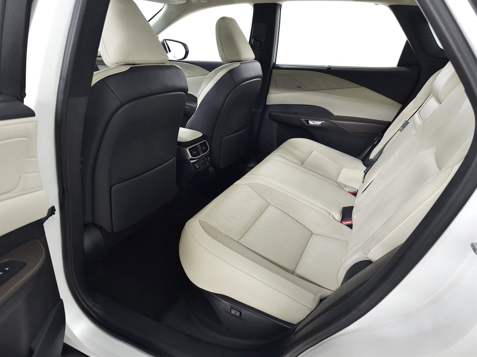 Certified 2023 Lexus RX 350 w/ Cold Area Package AWD/4WD image 33