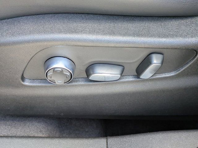 Used 2025 Cadillac XT4 Premium Luxury FWD image 19