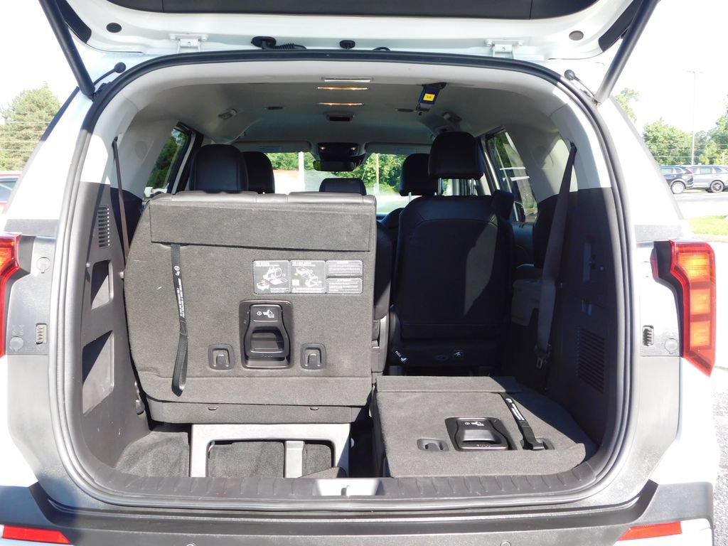 Used 2025 Kia Carnival EX FWD image 25